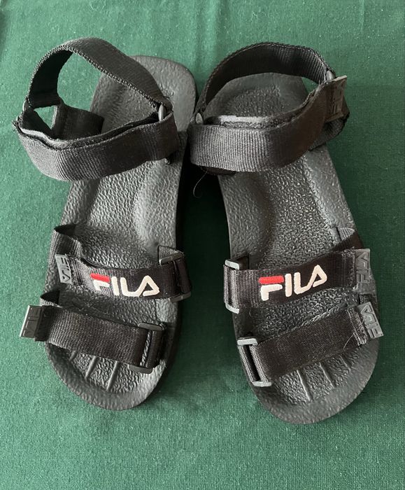 Sandale usoare, confortabile, cu talpa plata, benzi cu scai de la Fila, marimea 40