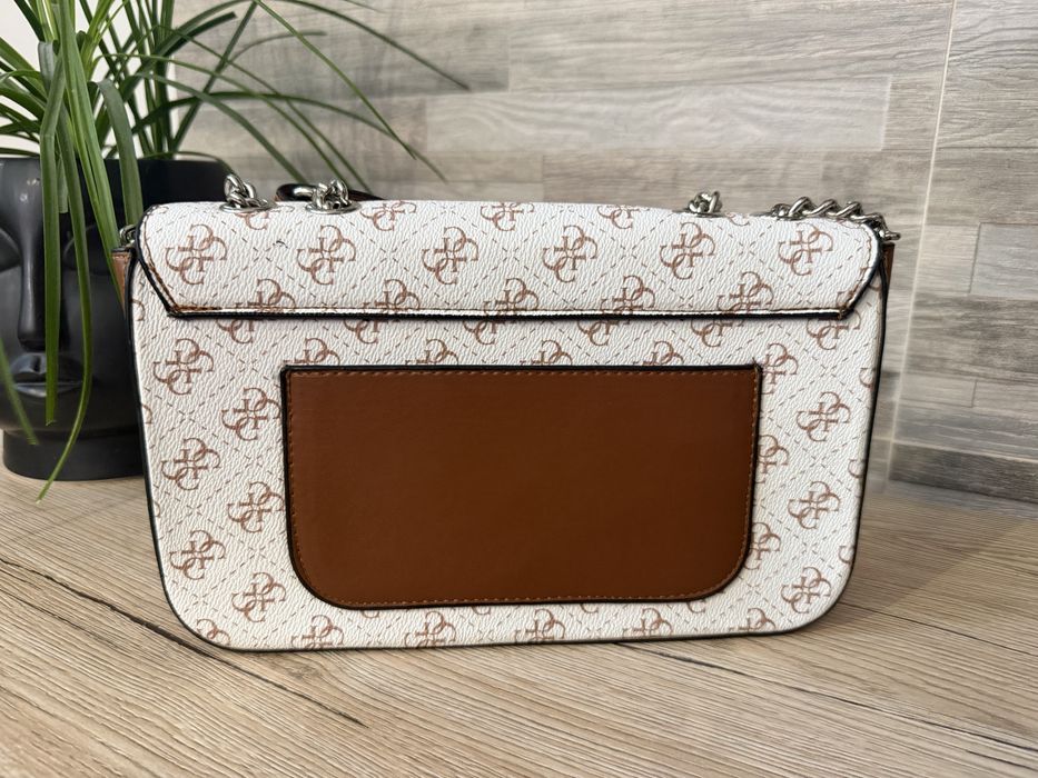 Дамска чанта guess