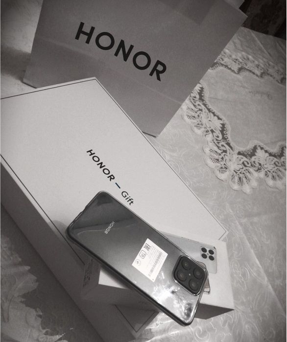 Honor x8 olinganiga 1 yil bo'lmadi