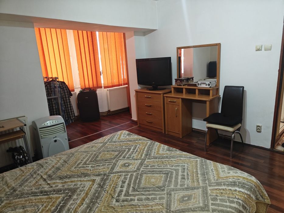 Vând apartament 105 mp.str.Horea