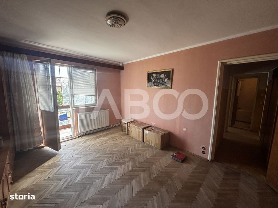 Apartament de vanzare 3 camere 50 mp utili zona Mihai Viteazul