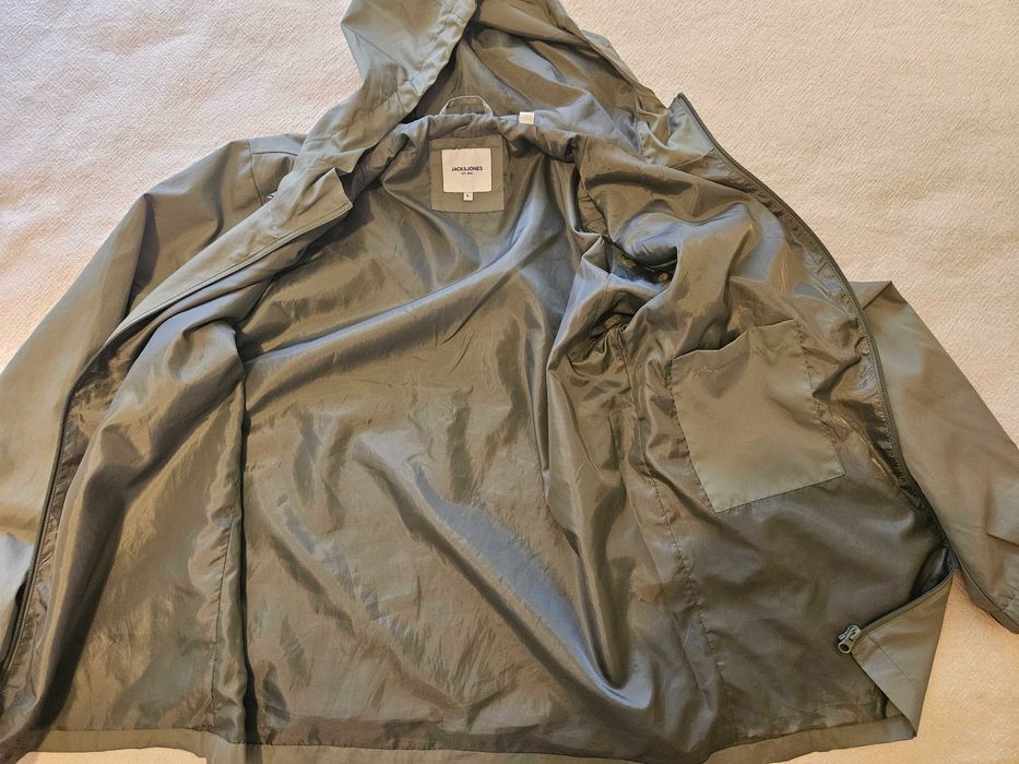 Продава се преходно яке "JACK & JONES"