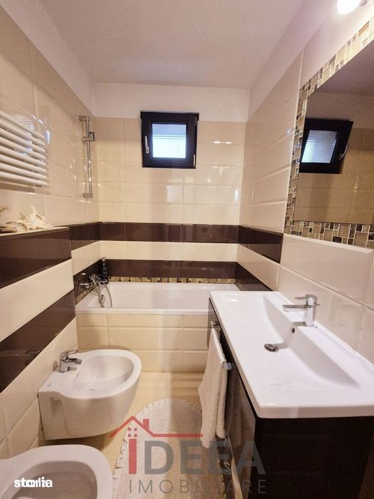 Apartament cu 3 camere, decomandat, ultracentral