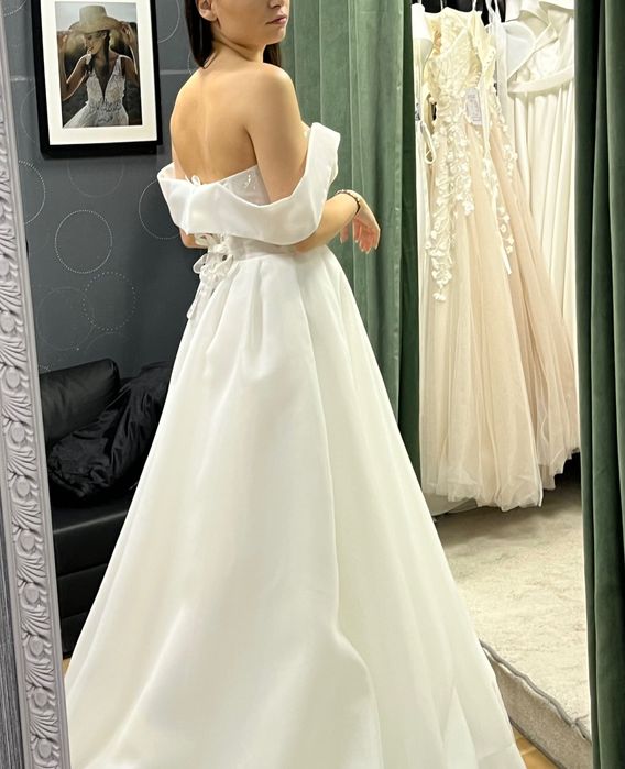 Елегантна сватбена рокля, булчинска къща Holiday