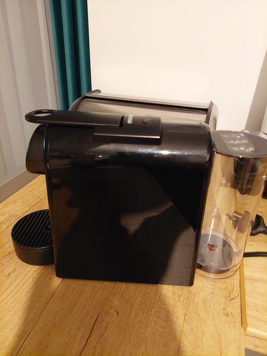 Vand expressor Nespresso by De'Longhi,negru.