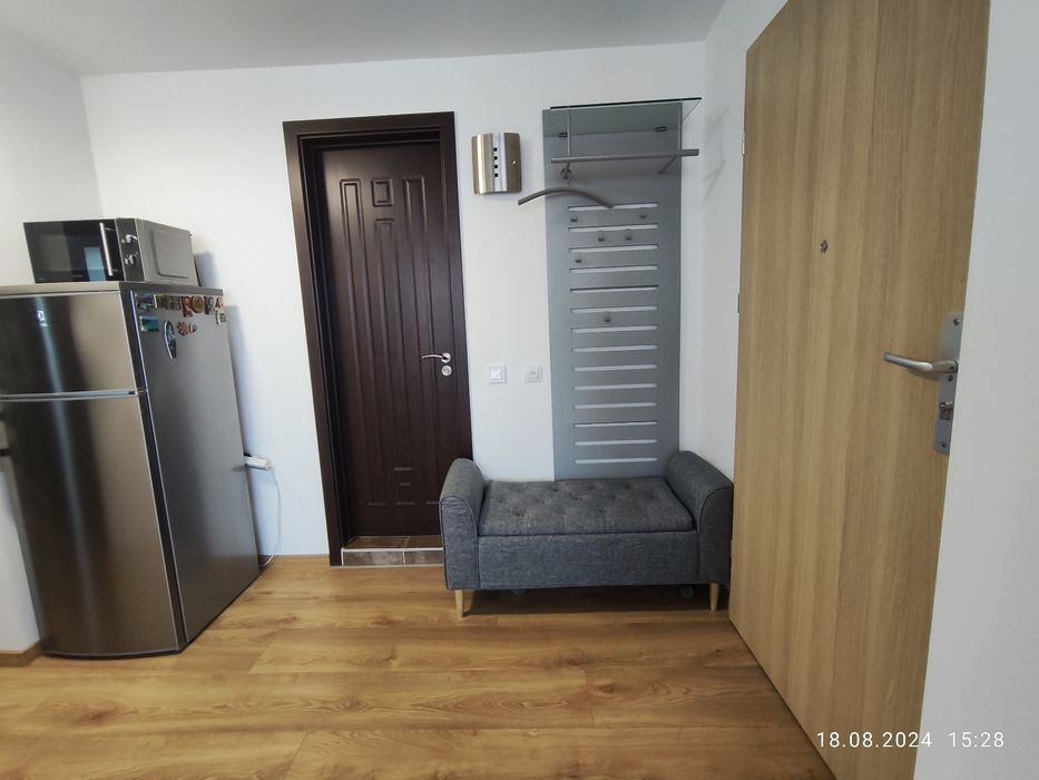 Дава се под наем Тристаен апартамент в Варна, Червен площад - 80 кв.м за 800 € - Снимка #2