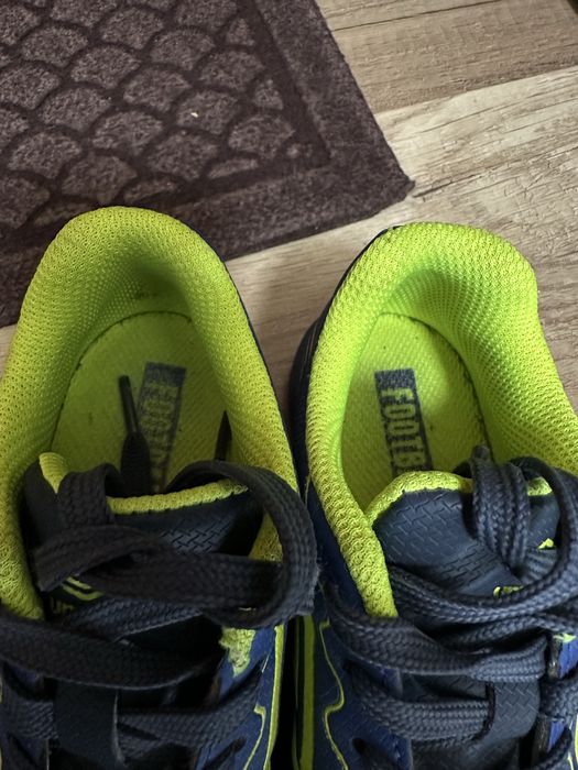 Детски футболни обувки umbro