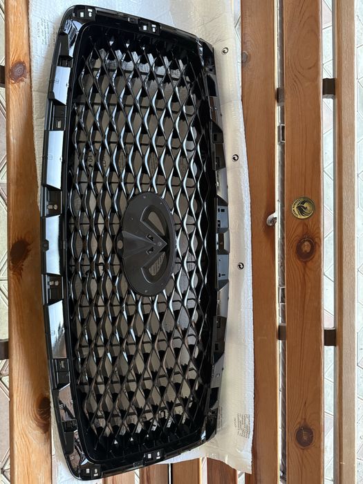 Решетка радиатора Infiniti QX80