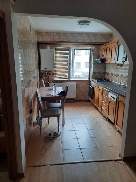 Inchiriez apartament.