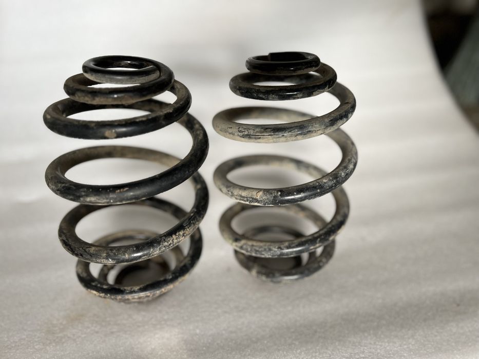 Продам пружины  задние