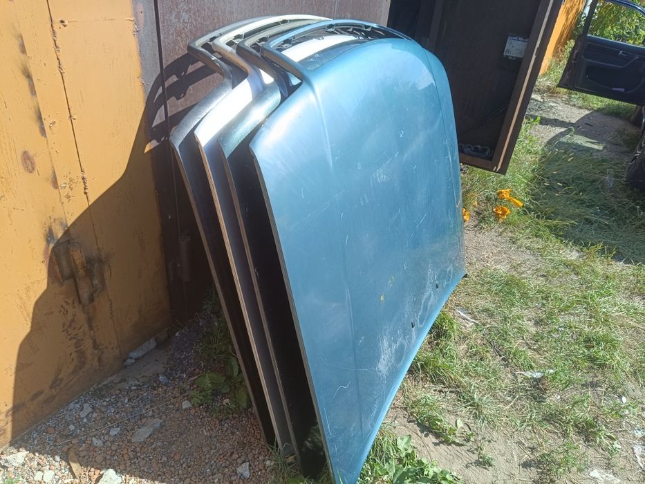 Капот Ауди 100 С4