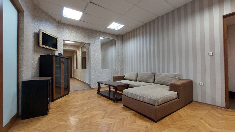 Пет стаен апартамент в центъра на града!