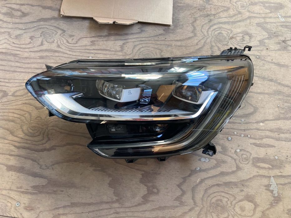 Ляв фар за Renault Megane 4. Full Led. 17-20.