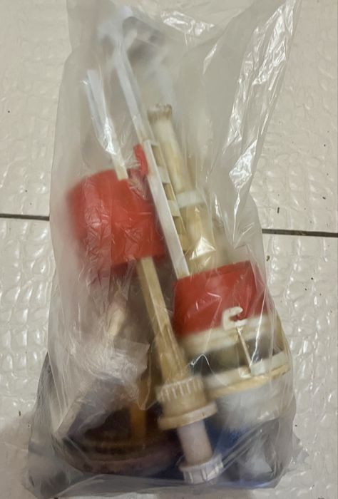 Продам бачек в сборе., арматуру б/у