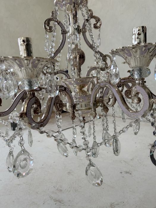 Продам люстру 8 рожковая