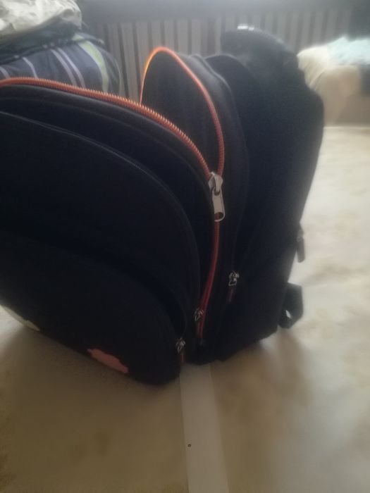 Vând rucsac doi în unu