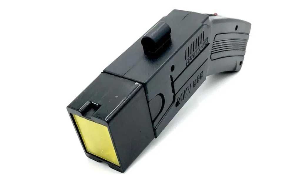 Pistol taser cu electrosoc, lanterna LED si laser, 3 rezerve