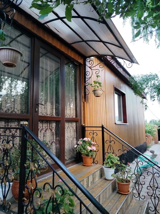 Продам дом в полтора уровня.