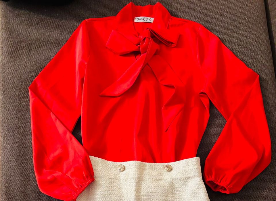 Продам красную блузку