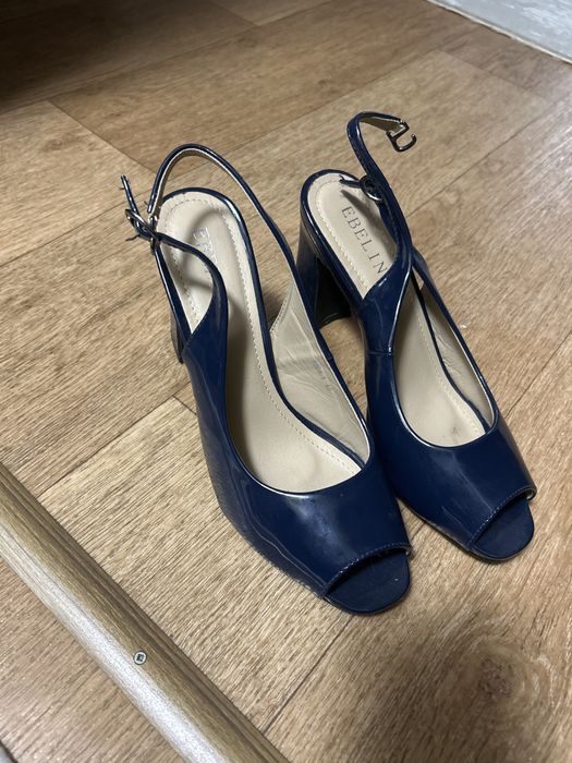Продам босоножки 40 размер