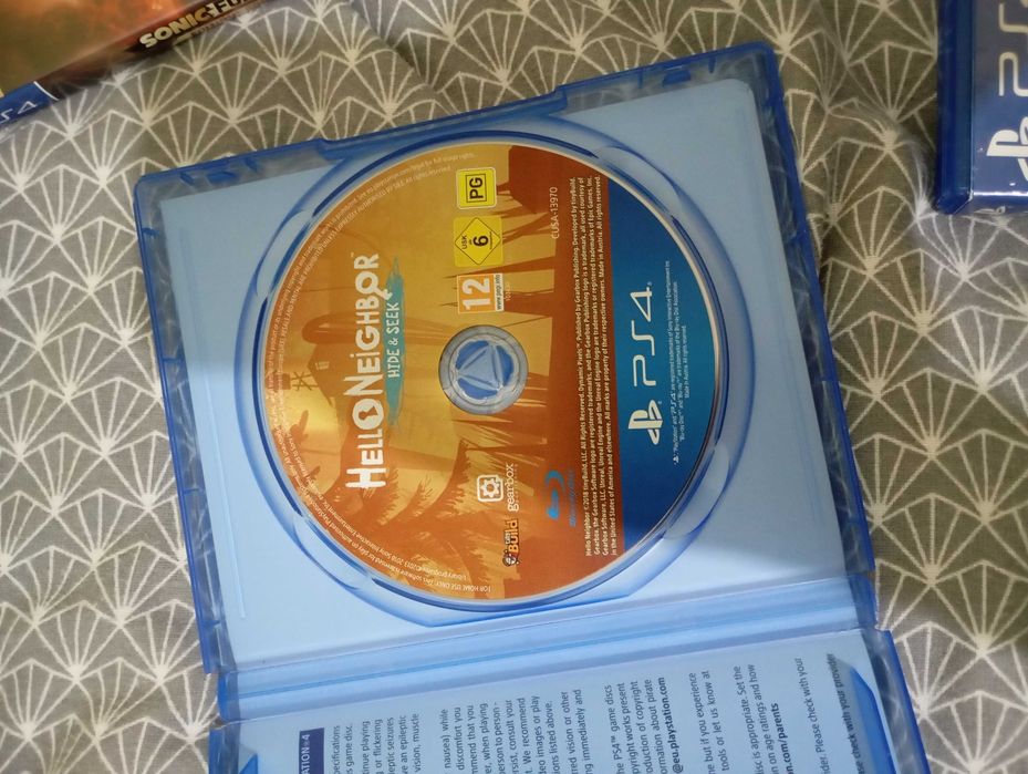 PlayStation 4 погледнете от долу дискрецията