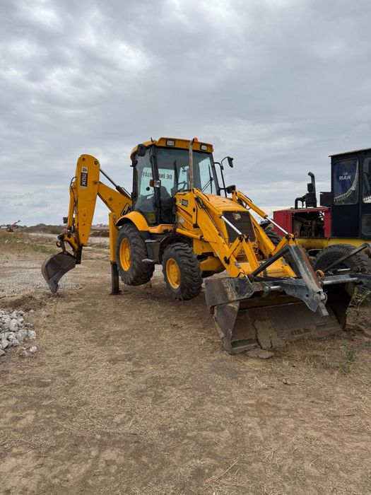 Buldoexcavator JCB 3CX