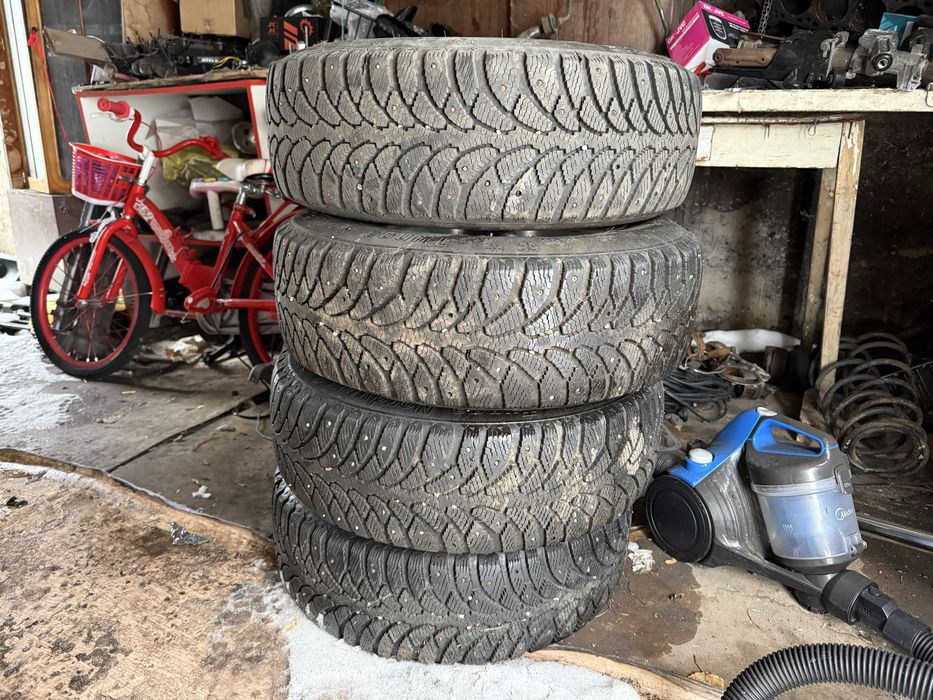 Продам комплект дисков с зимней резиной