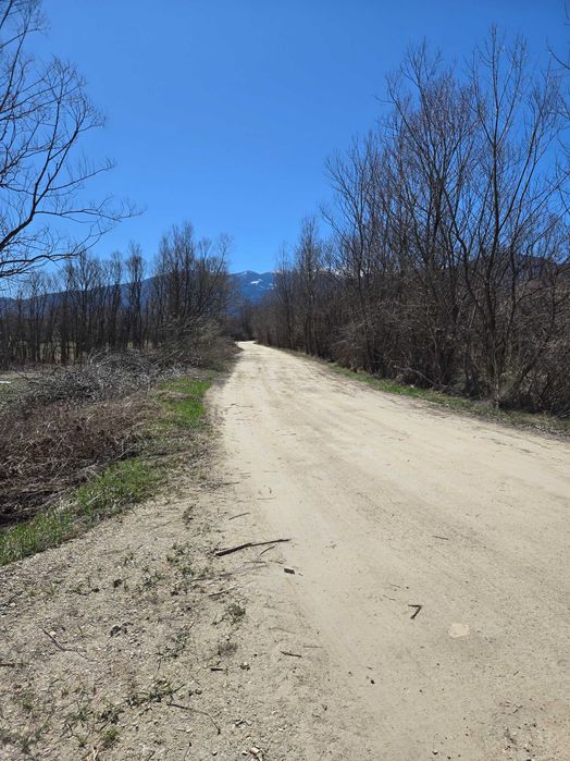 Продавам нива Долна Баня