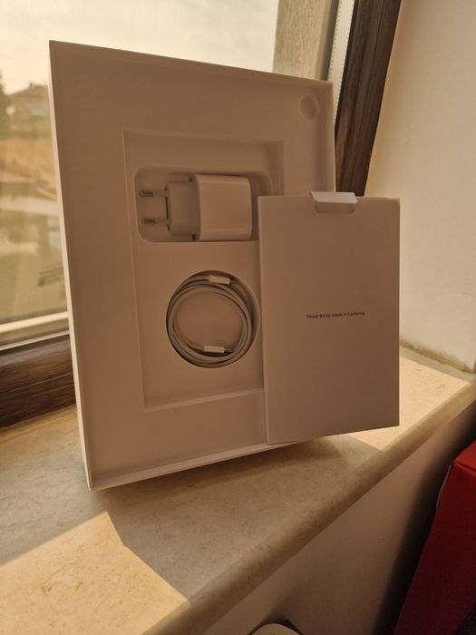 Ipad air 4 gray Wi-Fi на 6 месеца