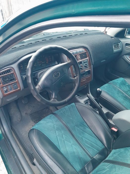 Продам  тайота авенсис 1998 универсал