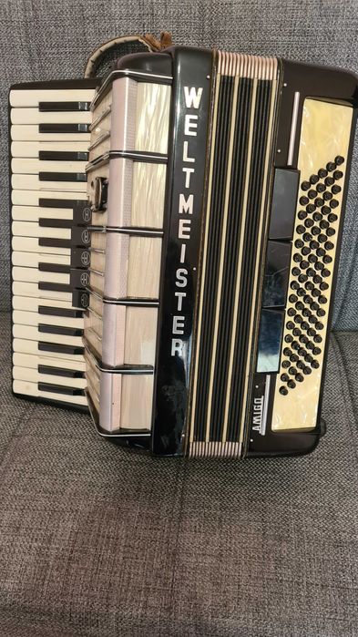 Акордеон Weltmeister 80 баса