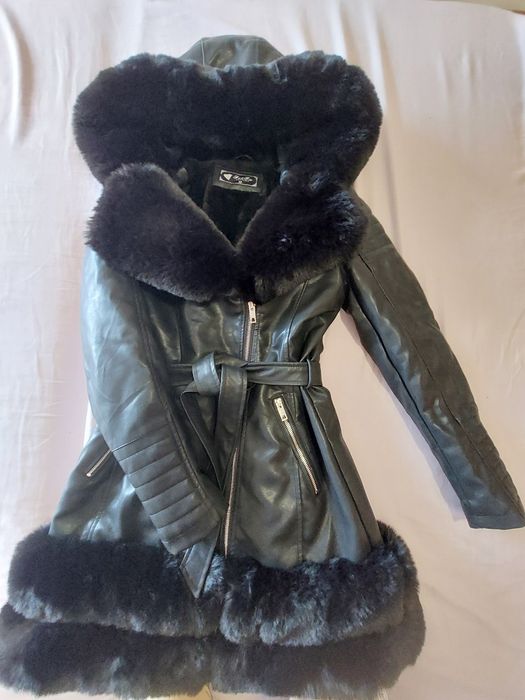 Палто от еко кожа с пух