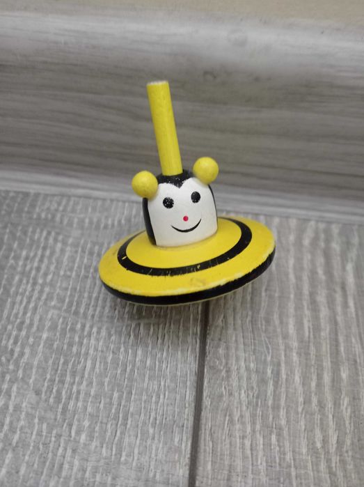 Играчки: топка, тиква, извънземно, пумпал, макетни колички