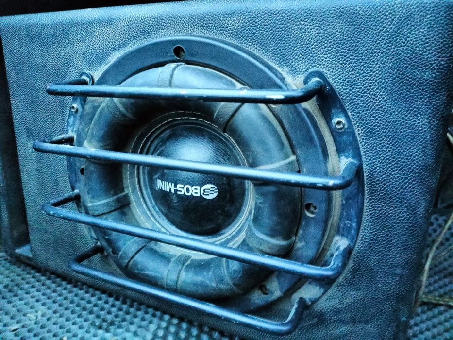 Продам сабвуфер .