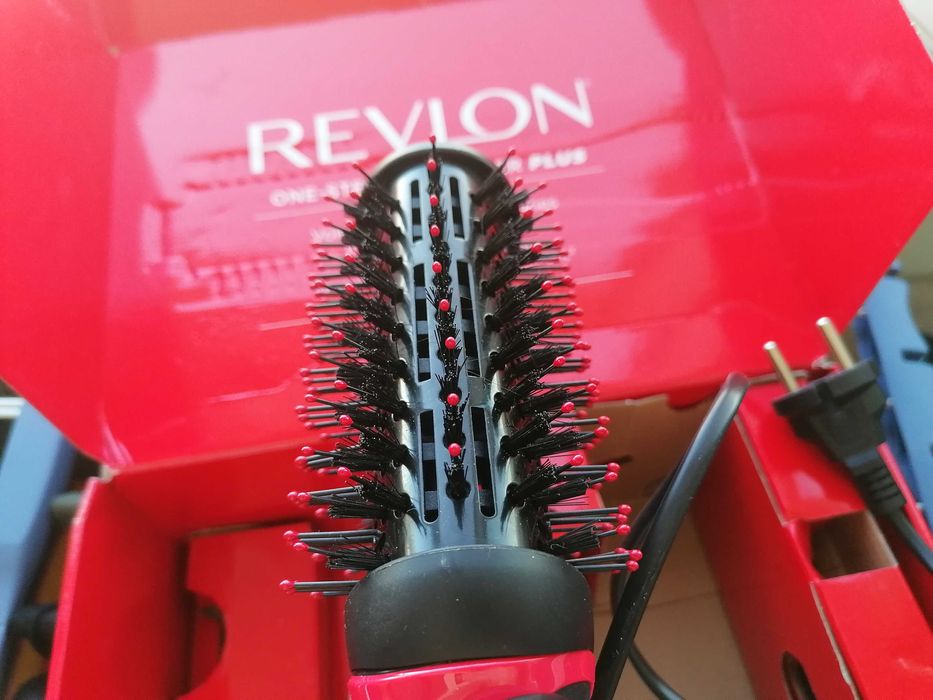 Perie electrica fixa REVLON One-Step Volumiser PLUS RVDR5298E, cu cap detasabil, 4 trepte temperatura, tehnologie ioni Tourmaline, ceramica si titan