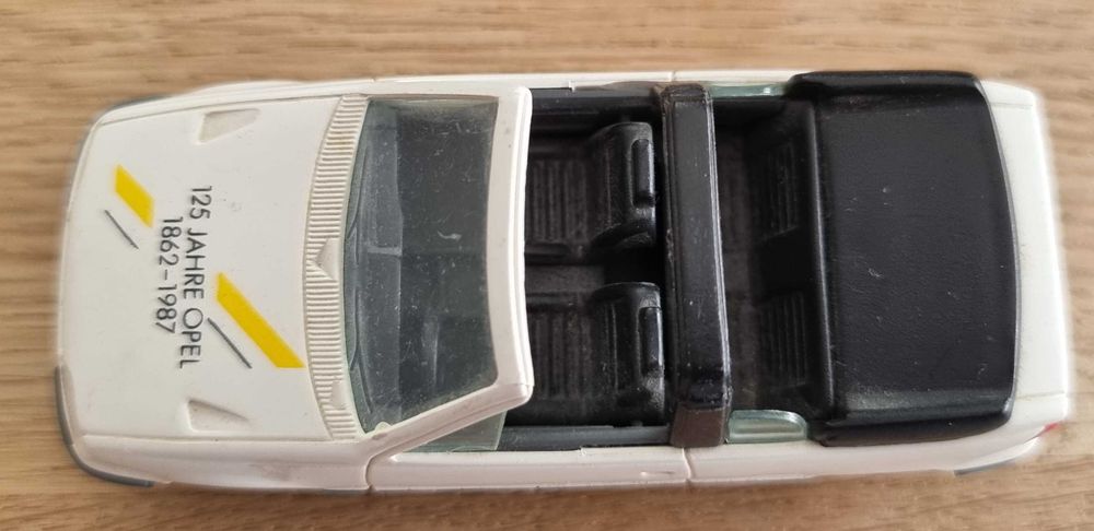 Se vinde machetă Opel kadett Gama model