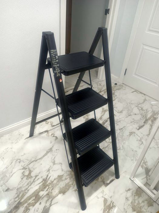 Продам стремянки новые.