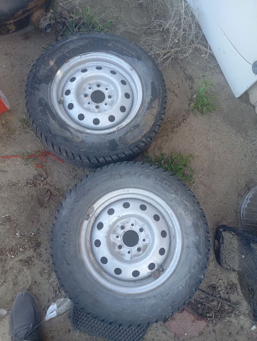 Продам два колеса на 13 диски хорошие резина хорошая