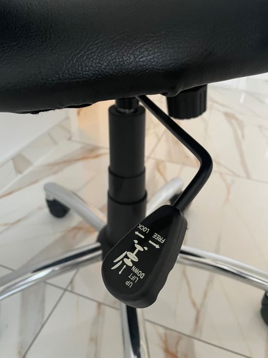 Въртящ офис стол