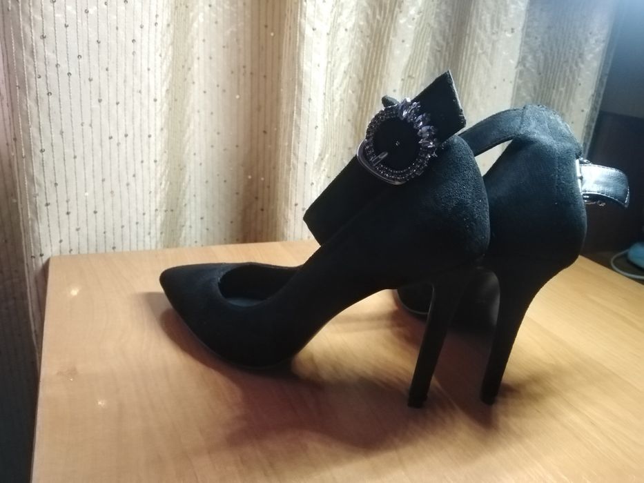 Очень срочно!!! Продаю очень красивые туфли!