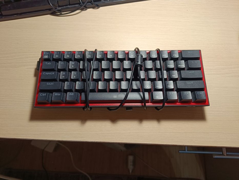 Vând cablu micro usb, mouse și 2 tastaturi