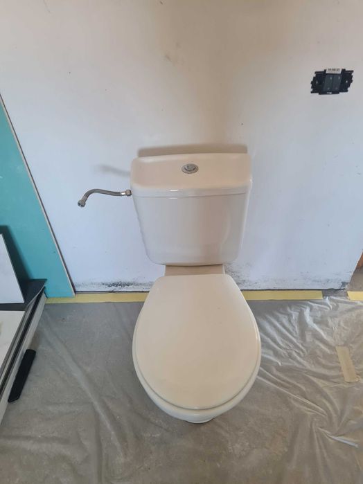 Wc  Ideal Standard+ chiuveta cu picior nefolosite,stare foarrye buna