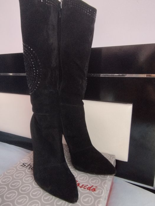 Чисто нови официални ботуши