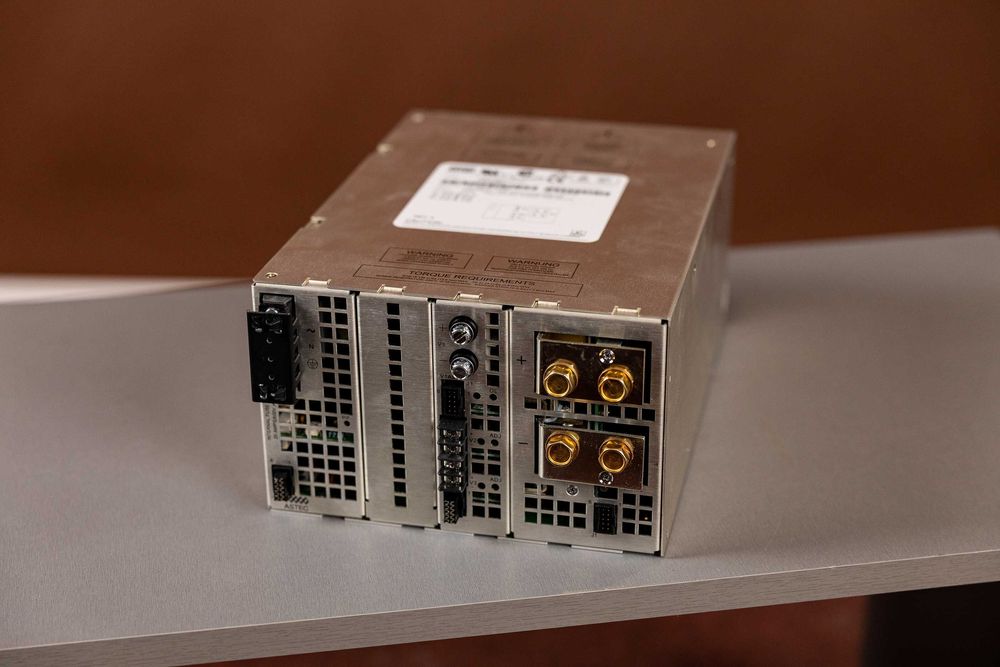 Sursă tensiune 2000W cu 4 iesiri: 28V-32A, 5V-25A, 12V-5A, 12V-5A