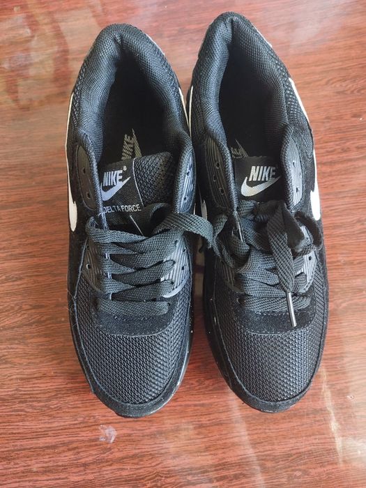 Продам новые кроссовки Nike