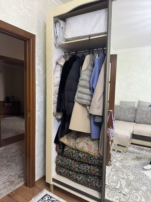 Продам шкаф зеркальный состояние отличное