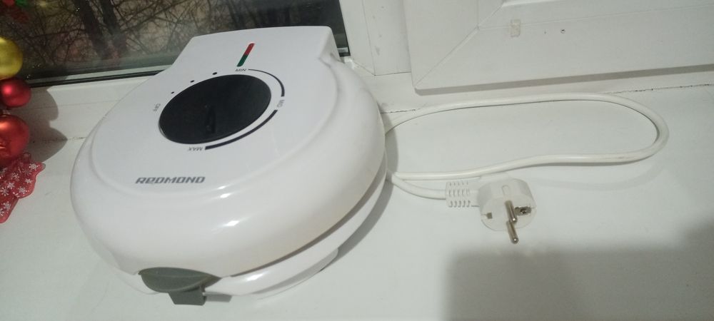 Кровать большая два шкафа