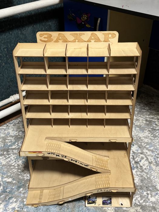 Продам полку для машинок