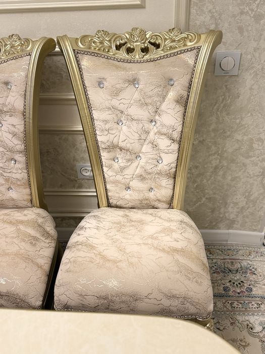 Yangi holatdagi stol stul