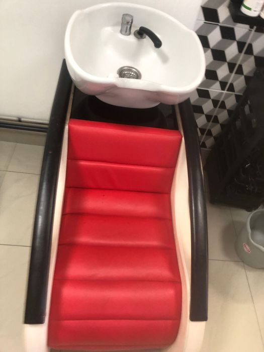 Измивна мивка за фризьори